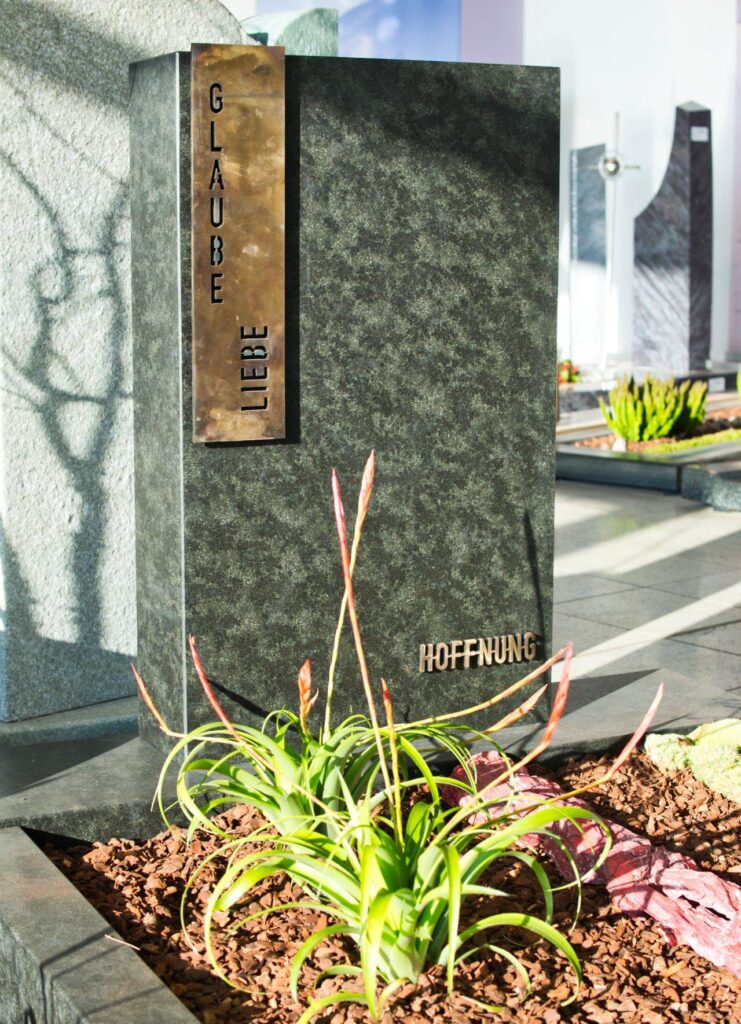 Moderner Grabstein max böse Grabmale